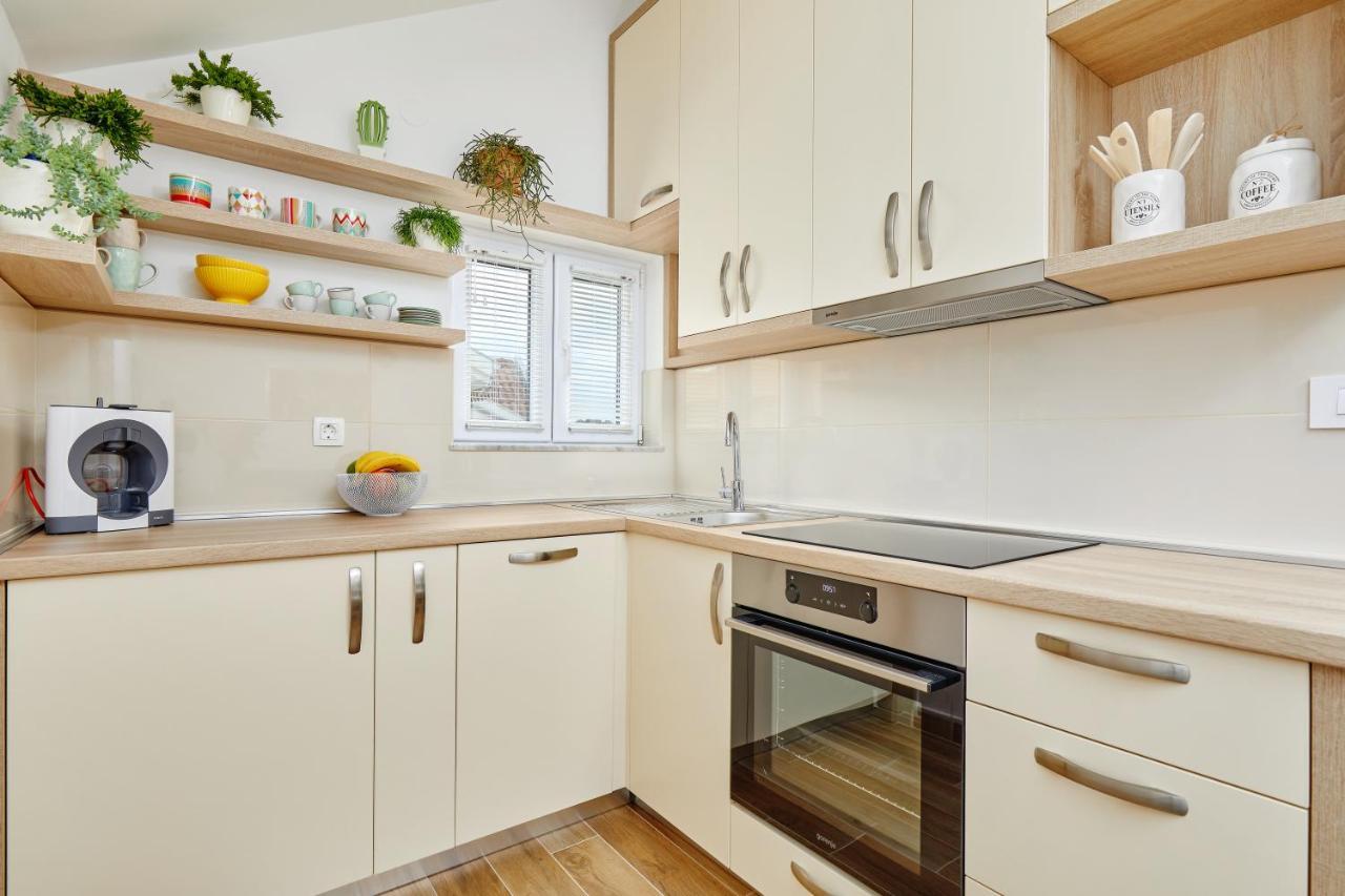 42° North Apartments Тиват Экстерьер фото